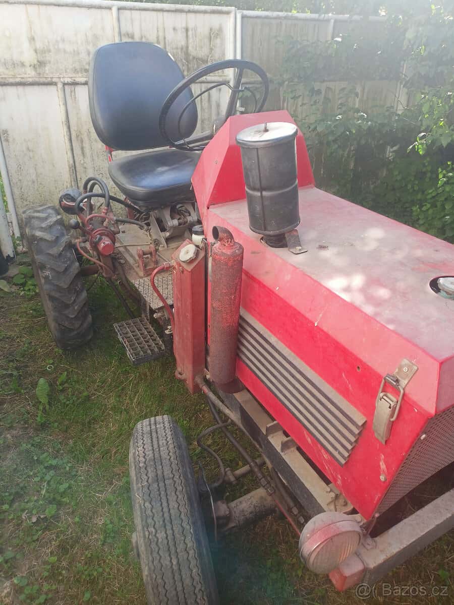 Prodám traktor 4