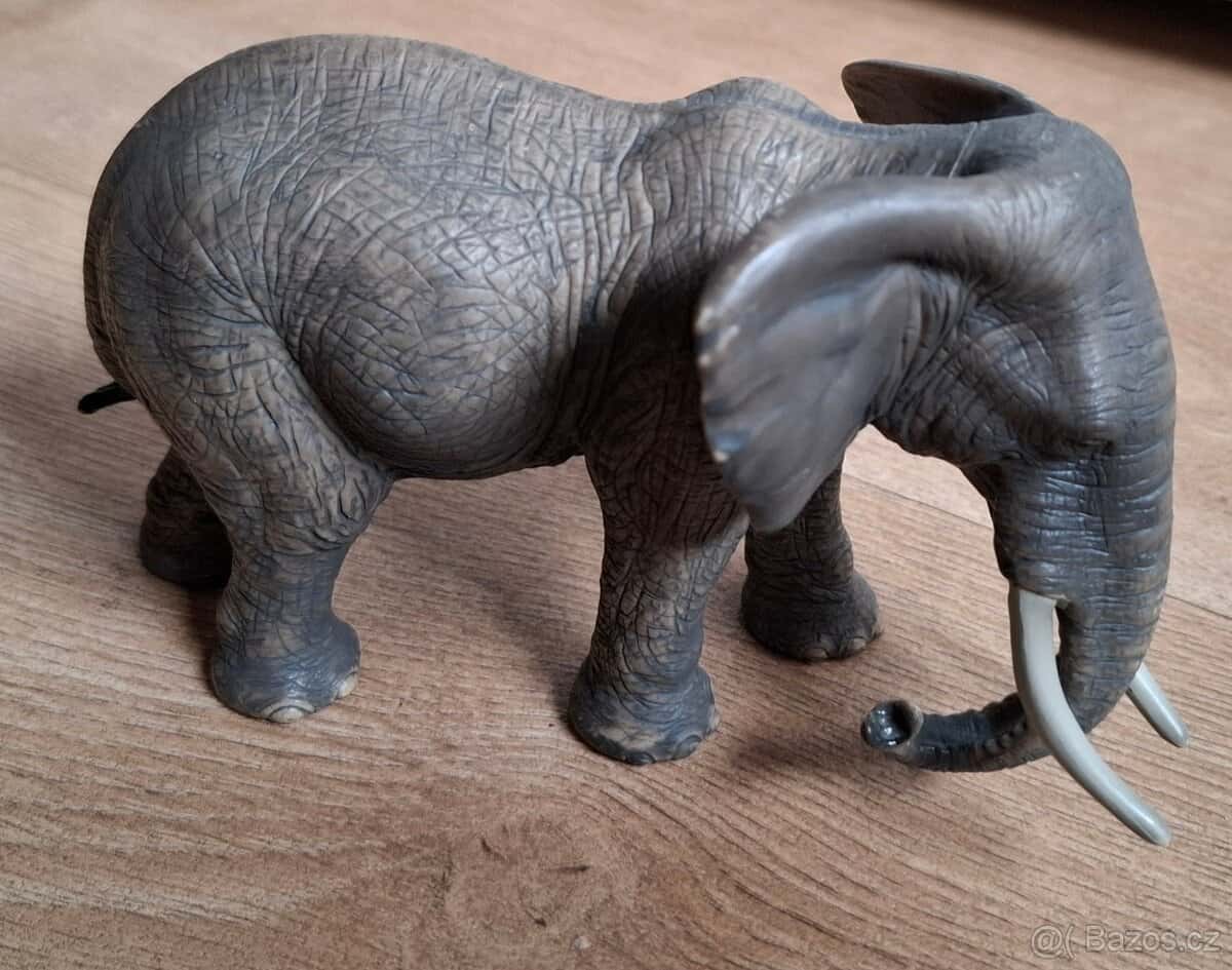 Slon figurka 2