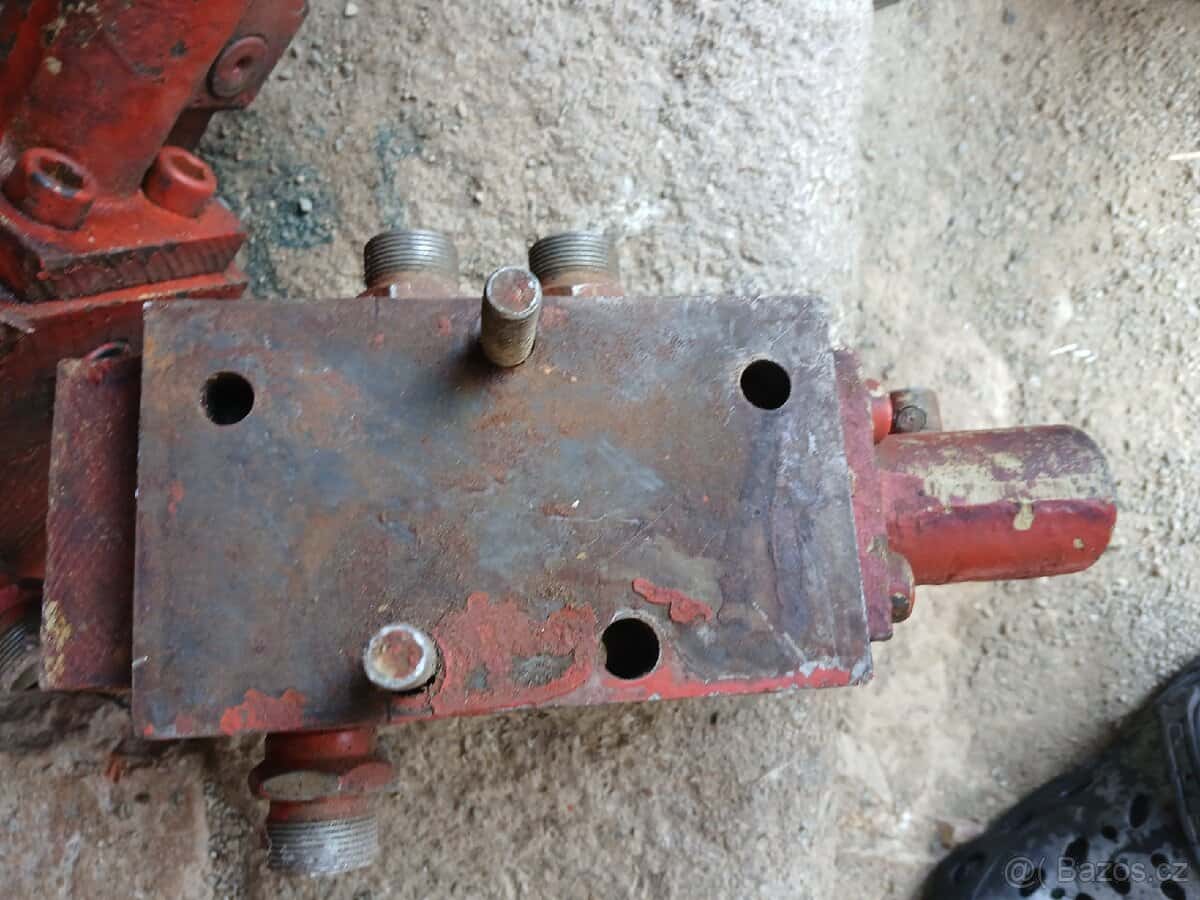 Rozvaděč hydraulický 3