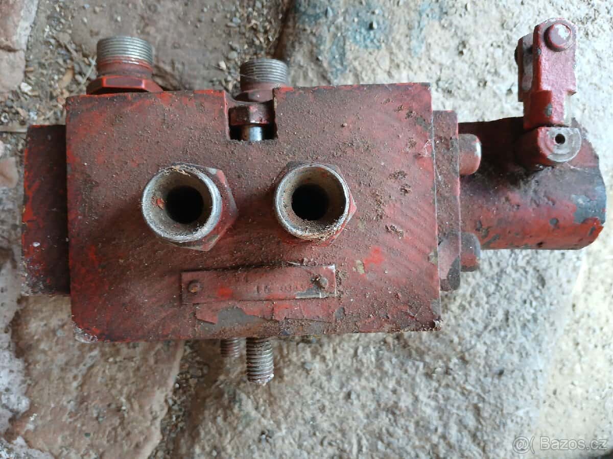 Rozvaděč hydraulický 7