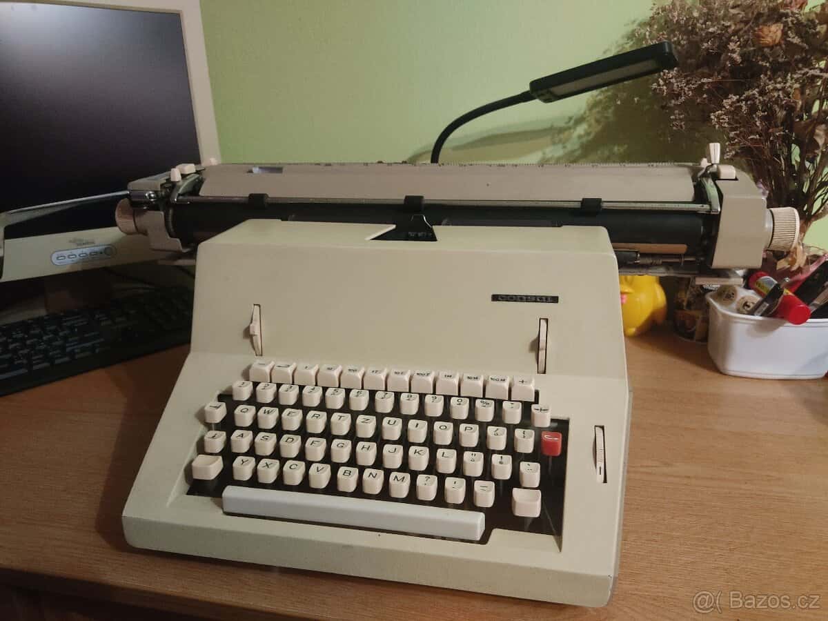 Psací stroj Consul 1