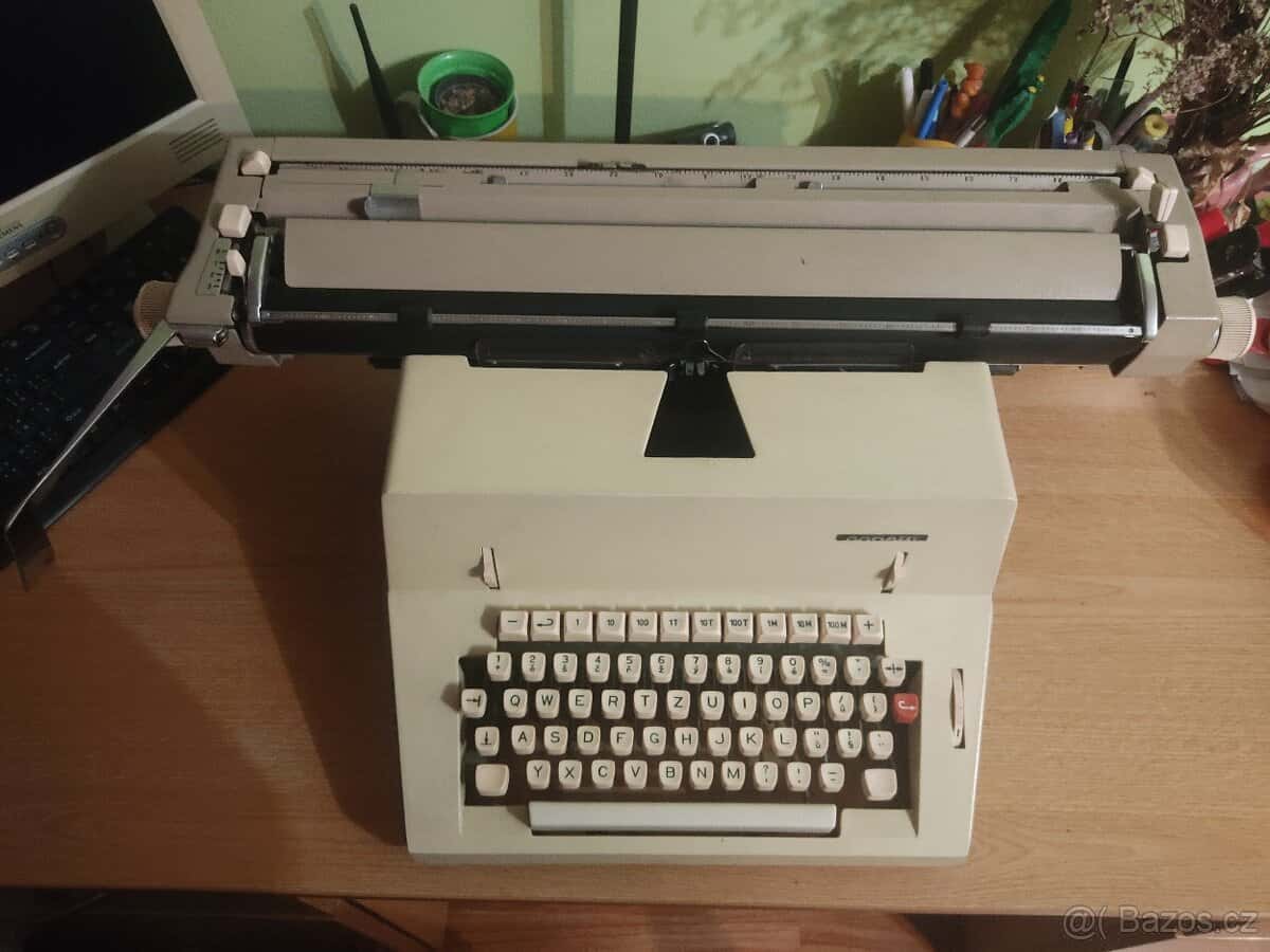 Psací stroj Consul 2