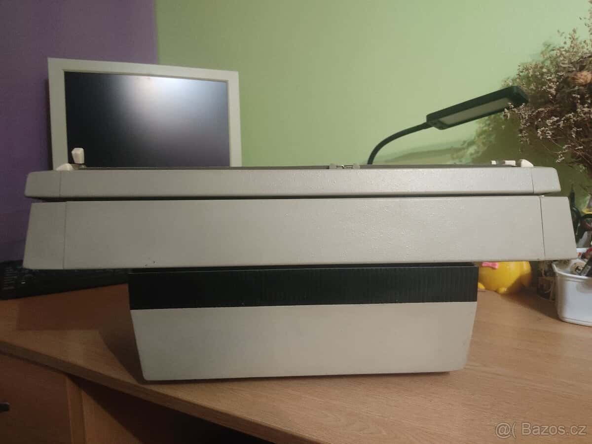 Psací stroj Consul 4