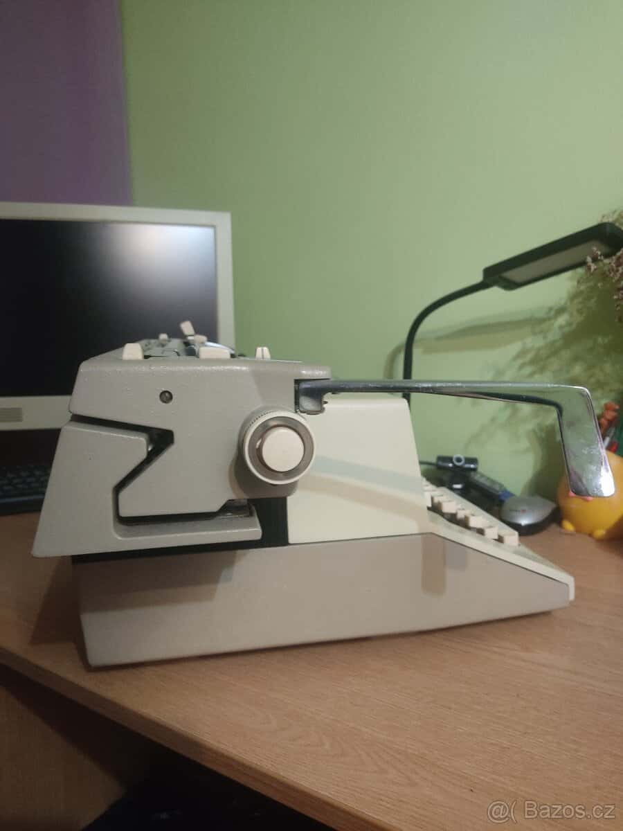 Psací stroj Consul 5