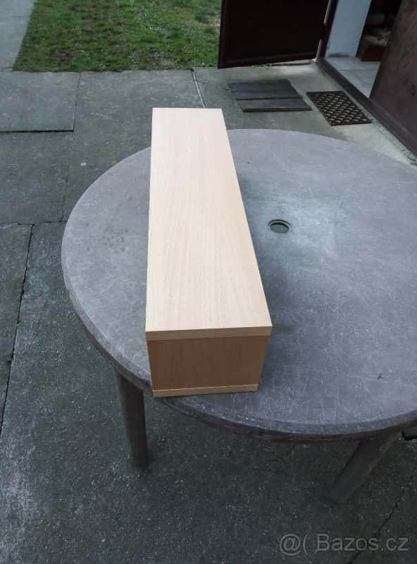 Dřevěná polička 2