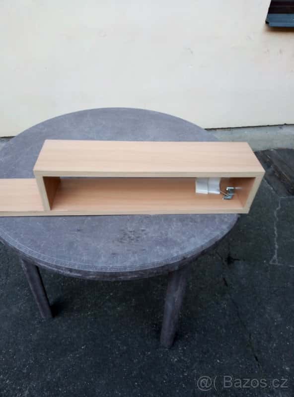 Dřevěná polička 3