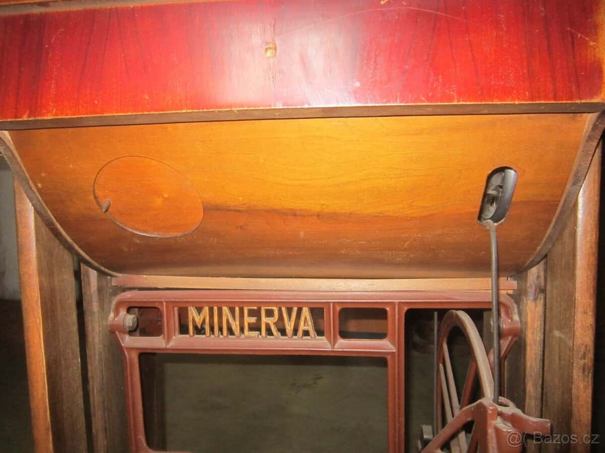 Šicí stroj Minerva 10