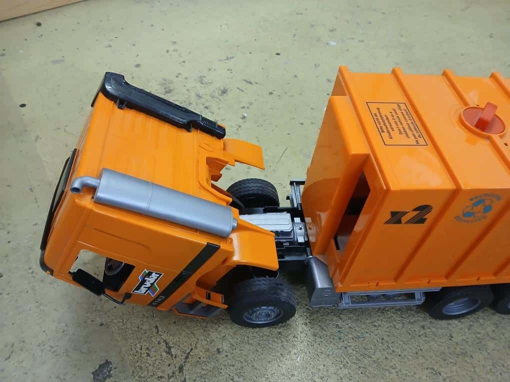 Bruder popelářské auto 2