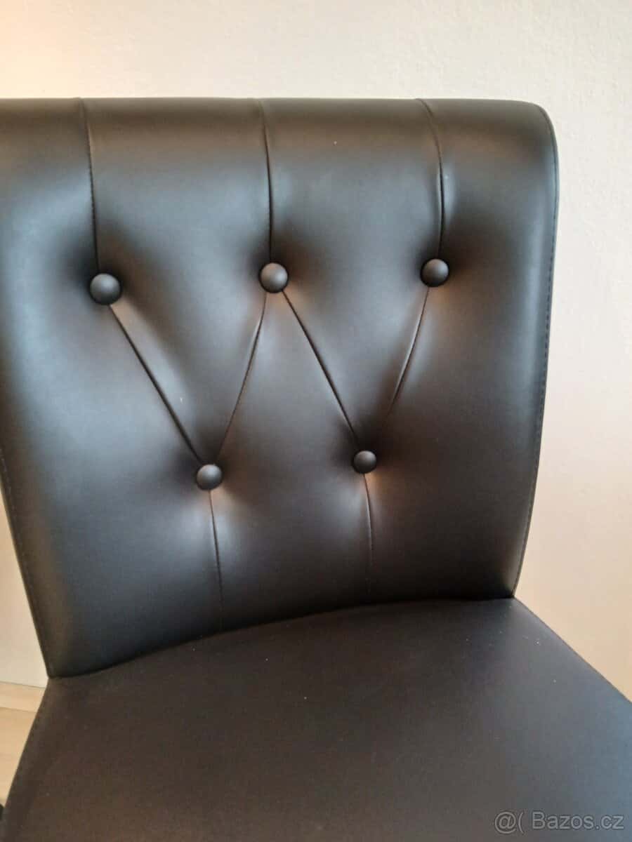 Černá židle Chestefield 2