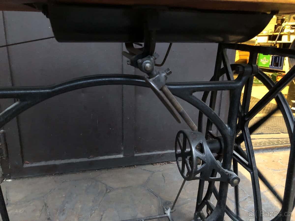 Šicí stroj Singer 8