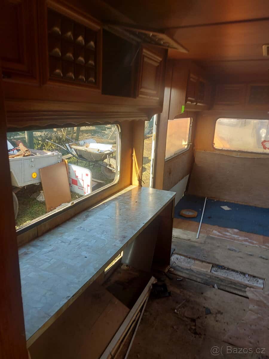 Prodám karavan 8m 5