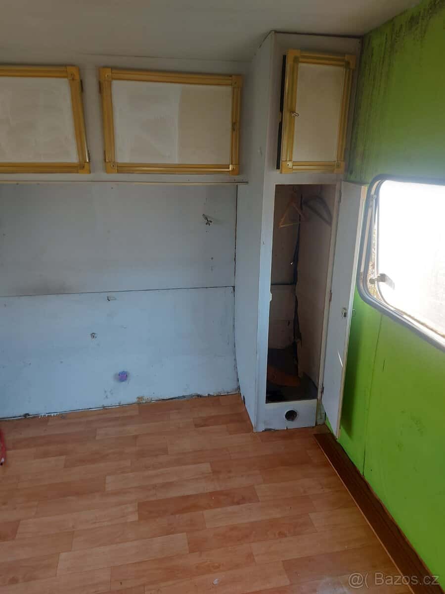 Prodám karavan 8m 6