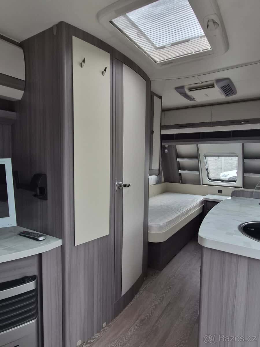 Karavan Hobby 475 11