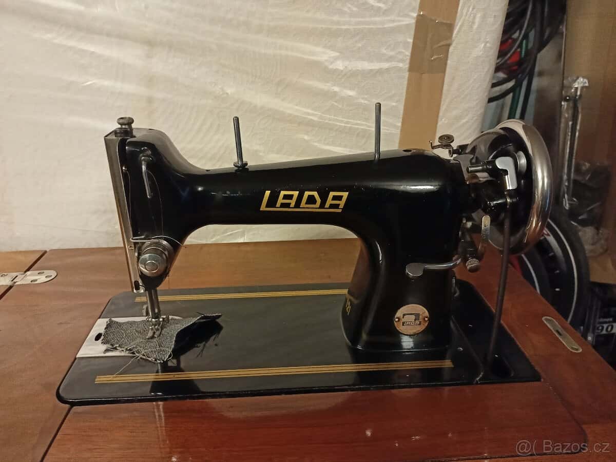 Šicí stroj LADA 5