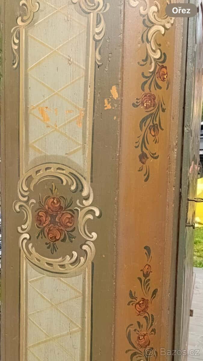 Starožitná skříň 3