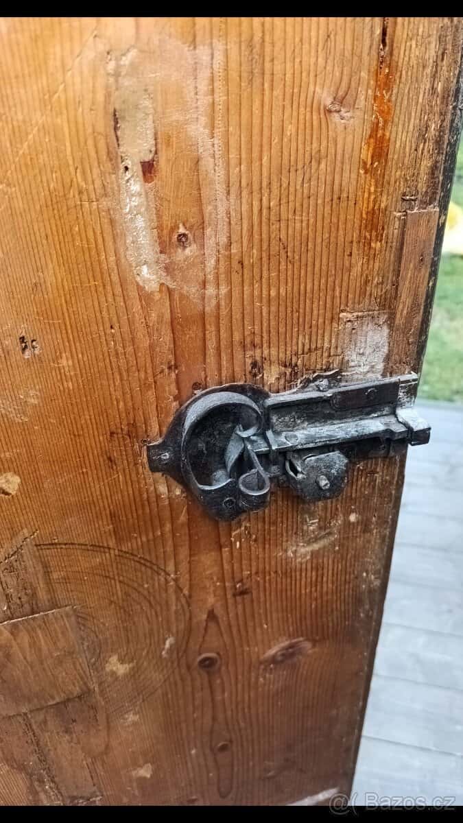 Starožitná skříň 5