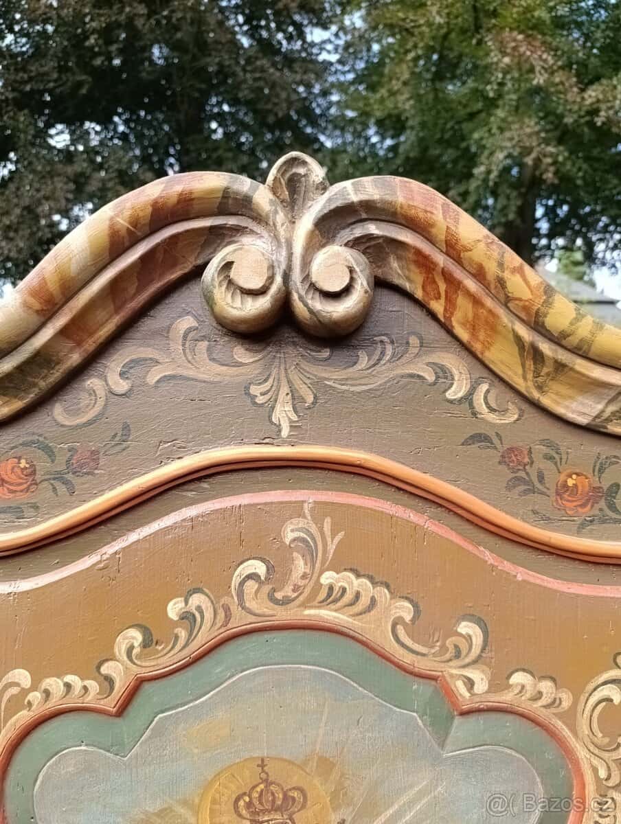 Starožitná skříň 10