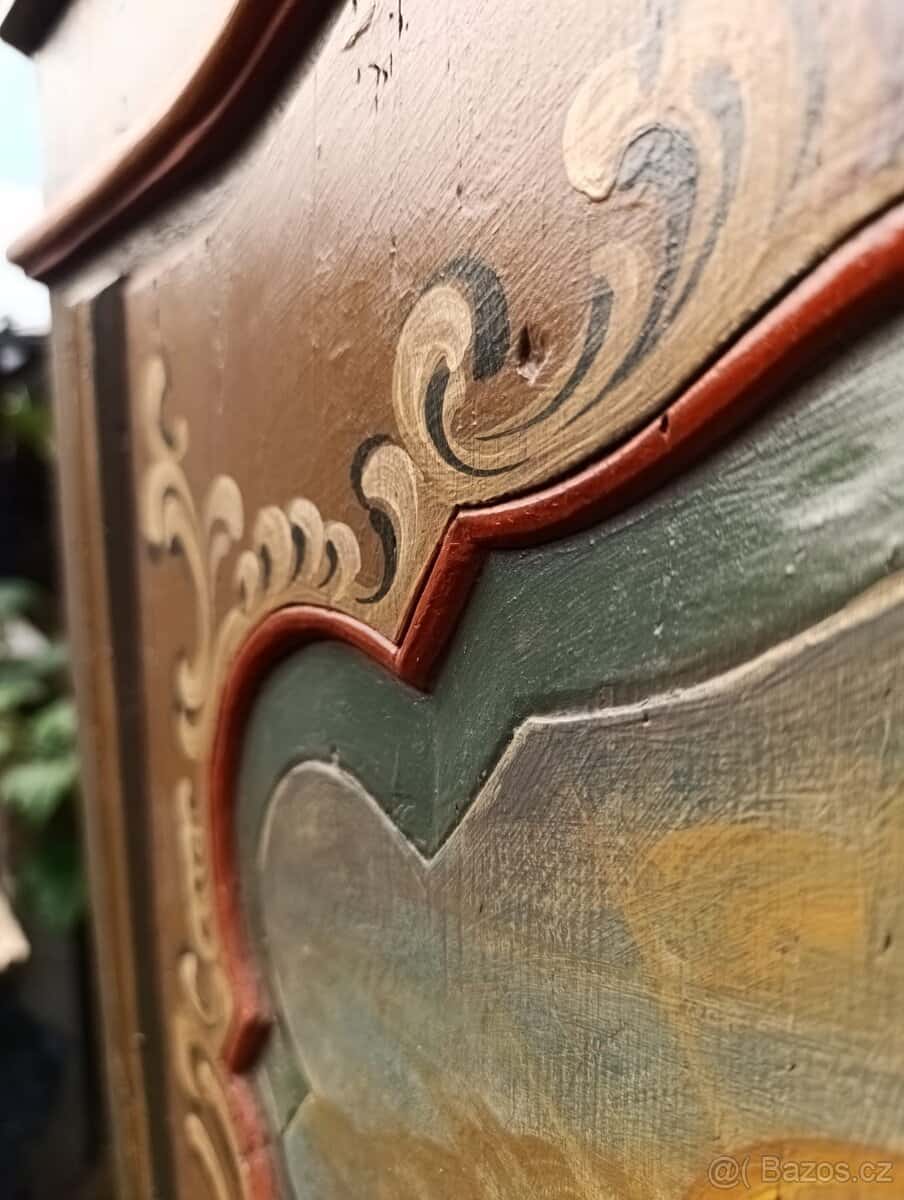 Starožitná skříň 12