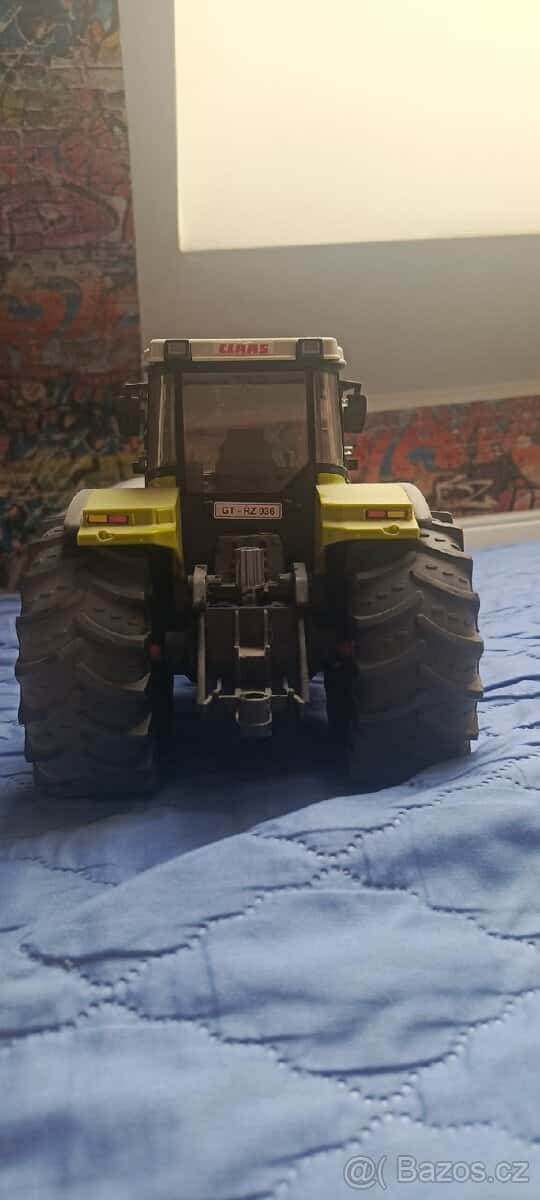 Bruder traktor class 4