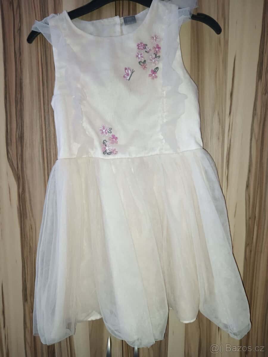 Dívčí šaty 1