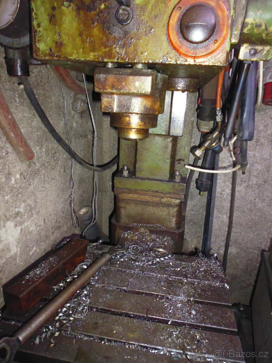 sloupová vrtačka 8