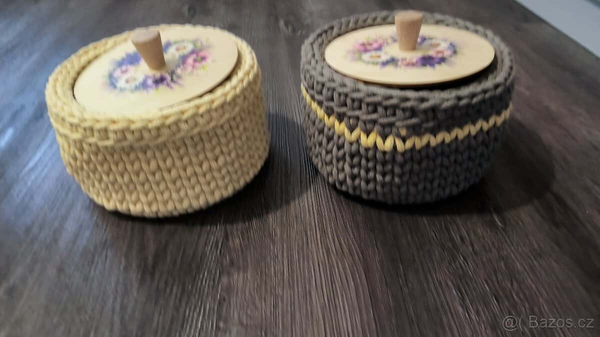 Prodám háčkovaný košík 1