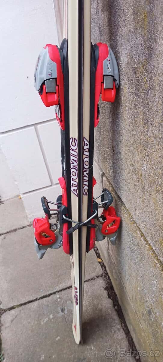 Lyže Atomic 3