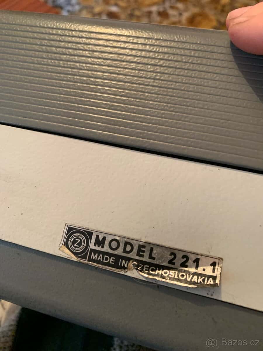 Psací stroj Consul 4