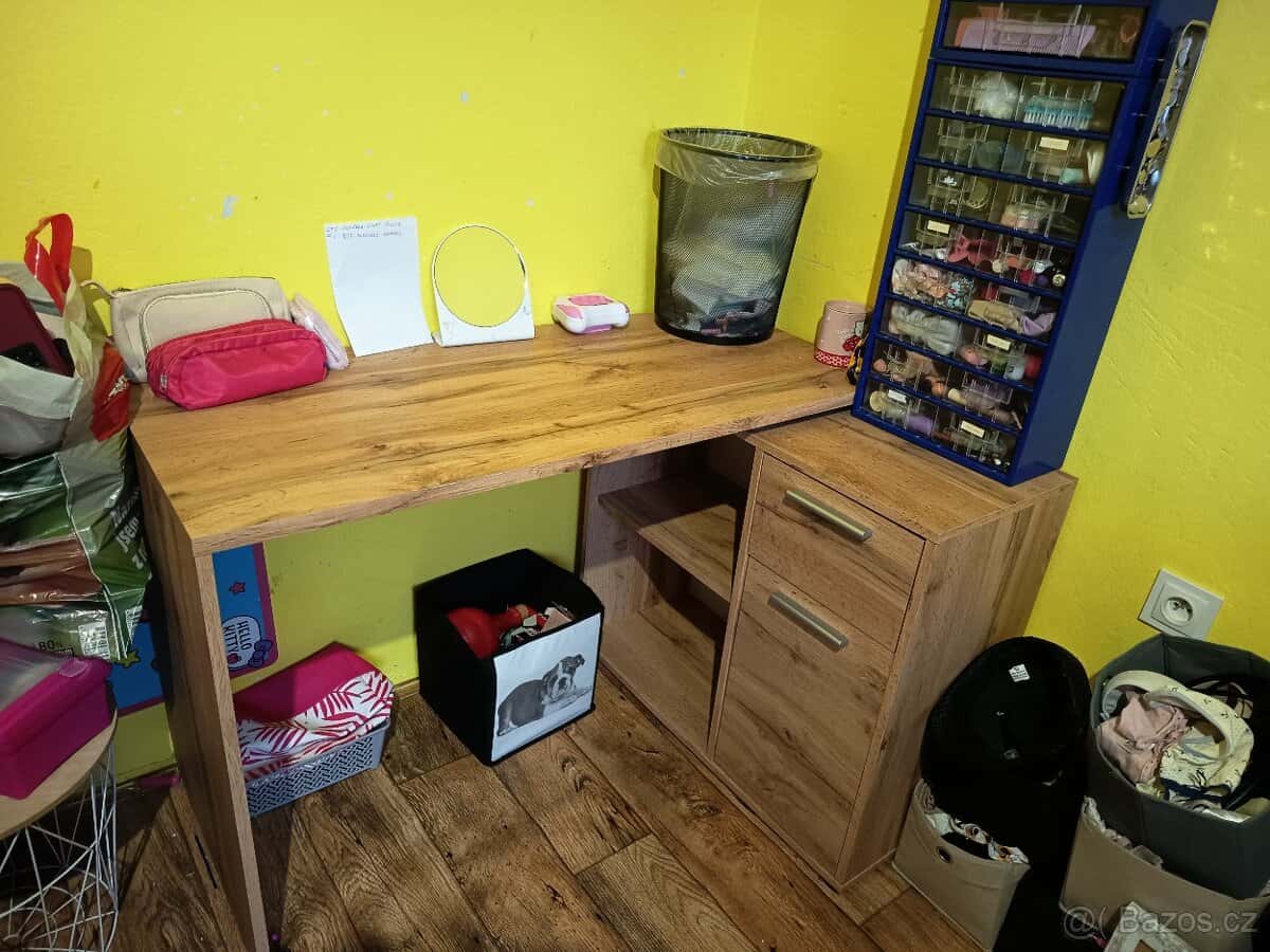 Psací stůl 1