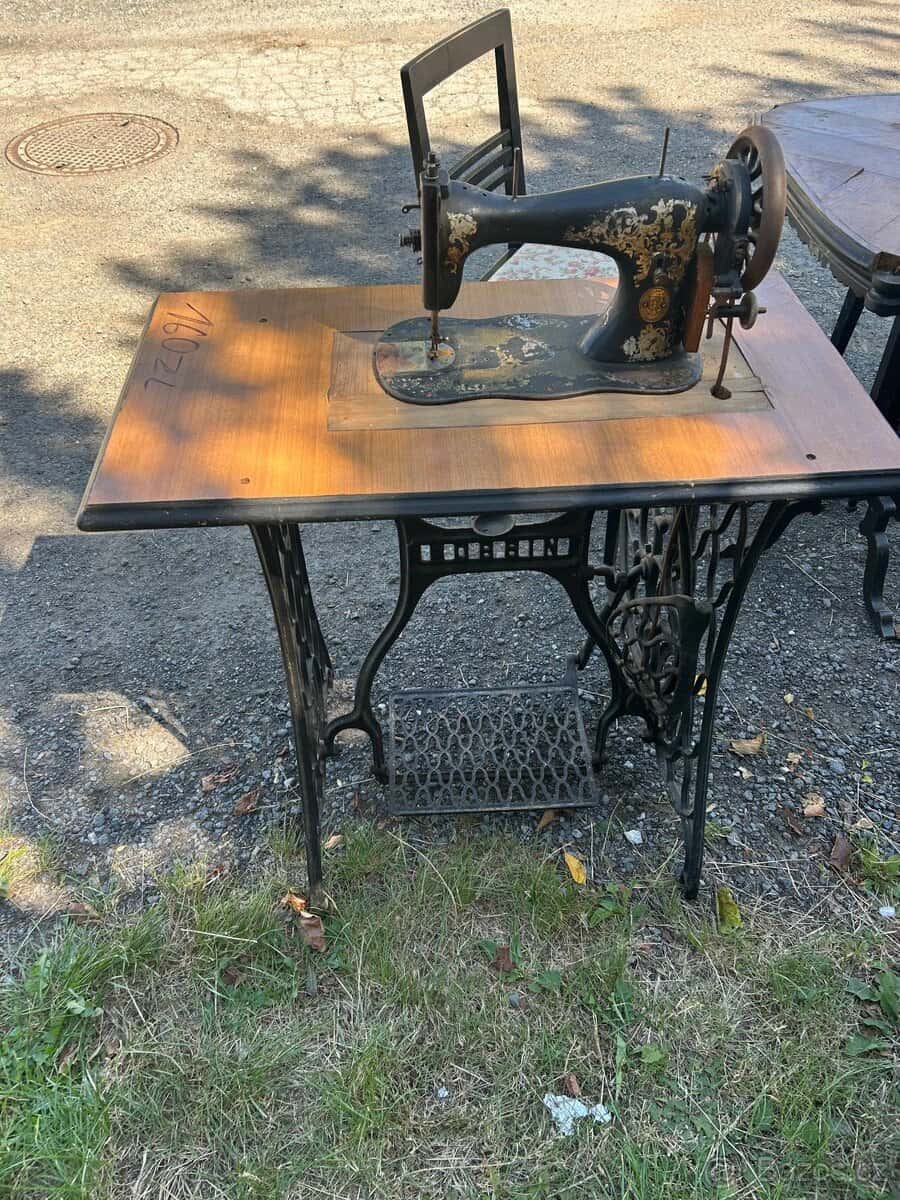 Starý šicí stroj 4