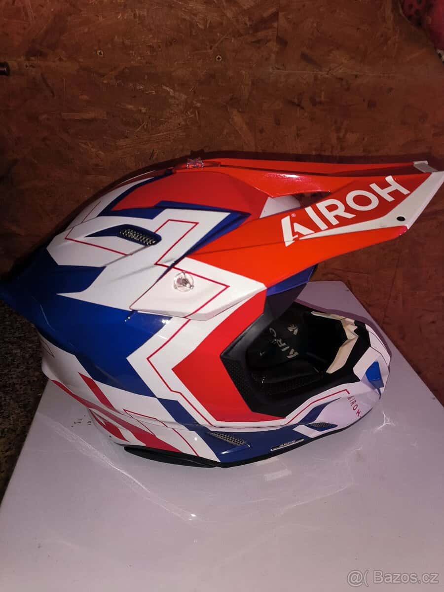 Přilba AIROH 2