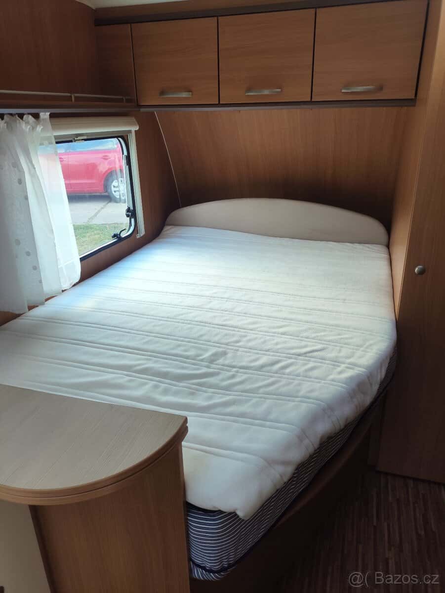Prodám karavan Burstner. 7