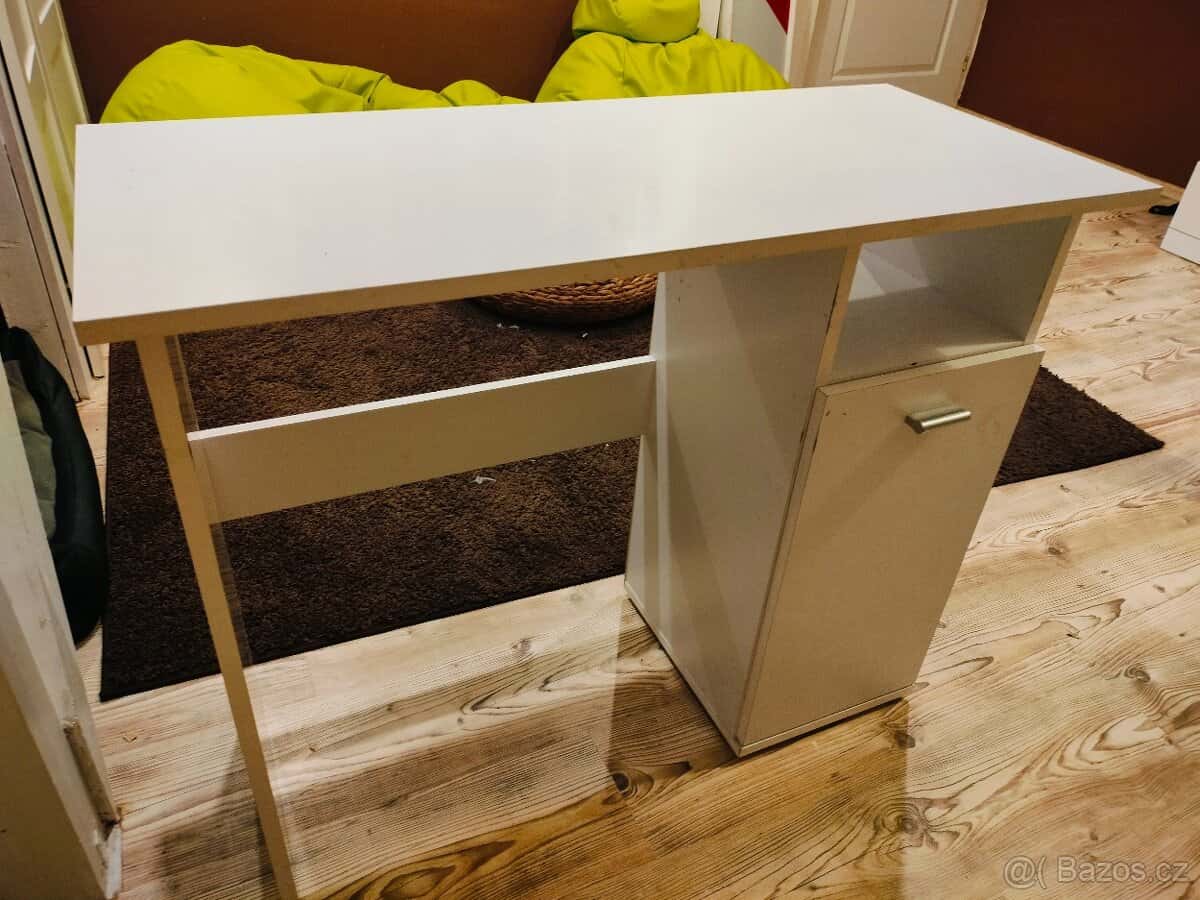 Psací stůl 3