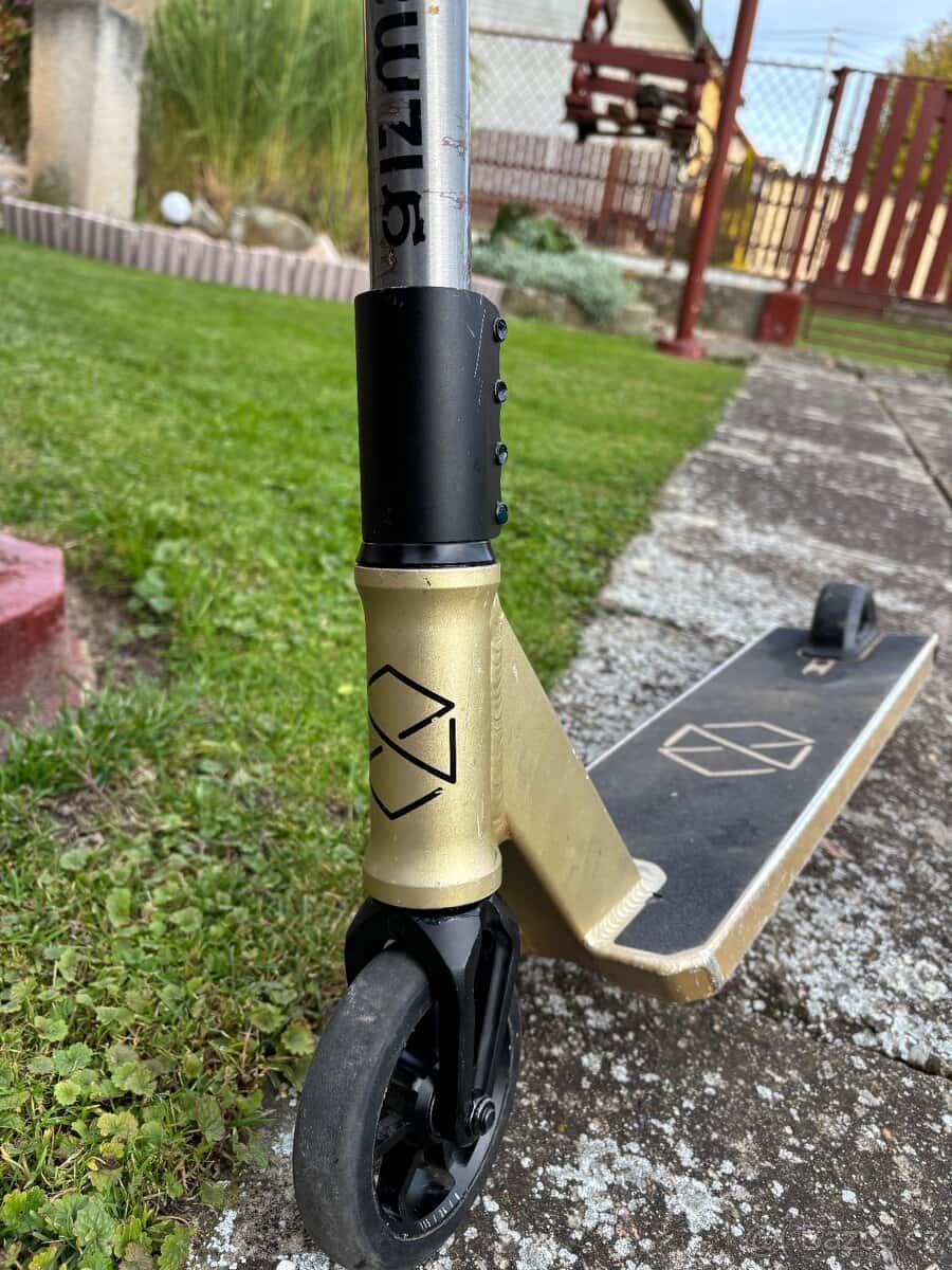 Koloběžka Native Stem 1