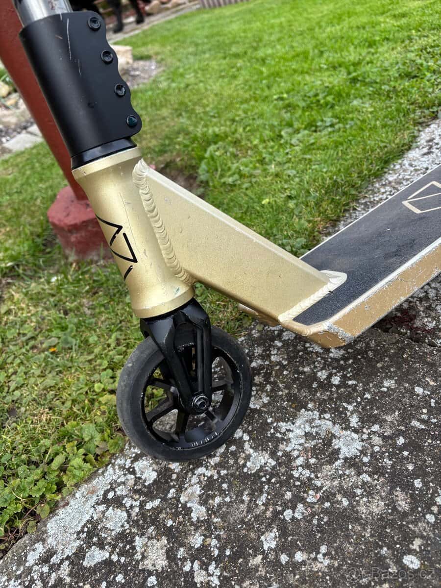 Koloběžka Native Stem 2