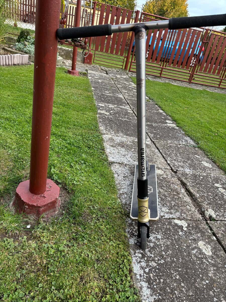 Koloběžka Native Stem 7