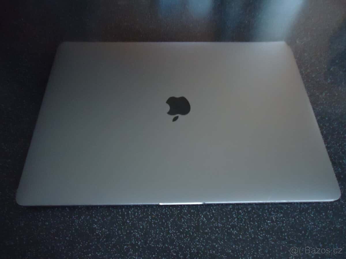 MacBook Pro 15" TouchBar 2