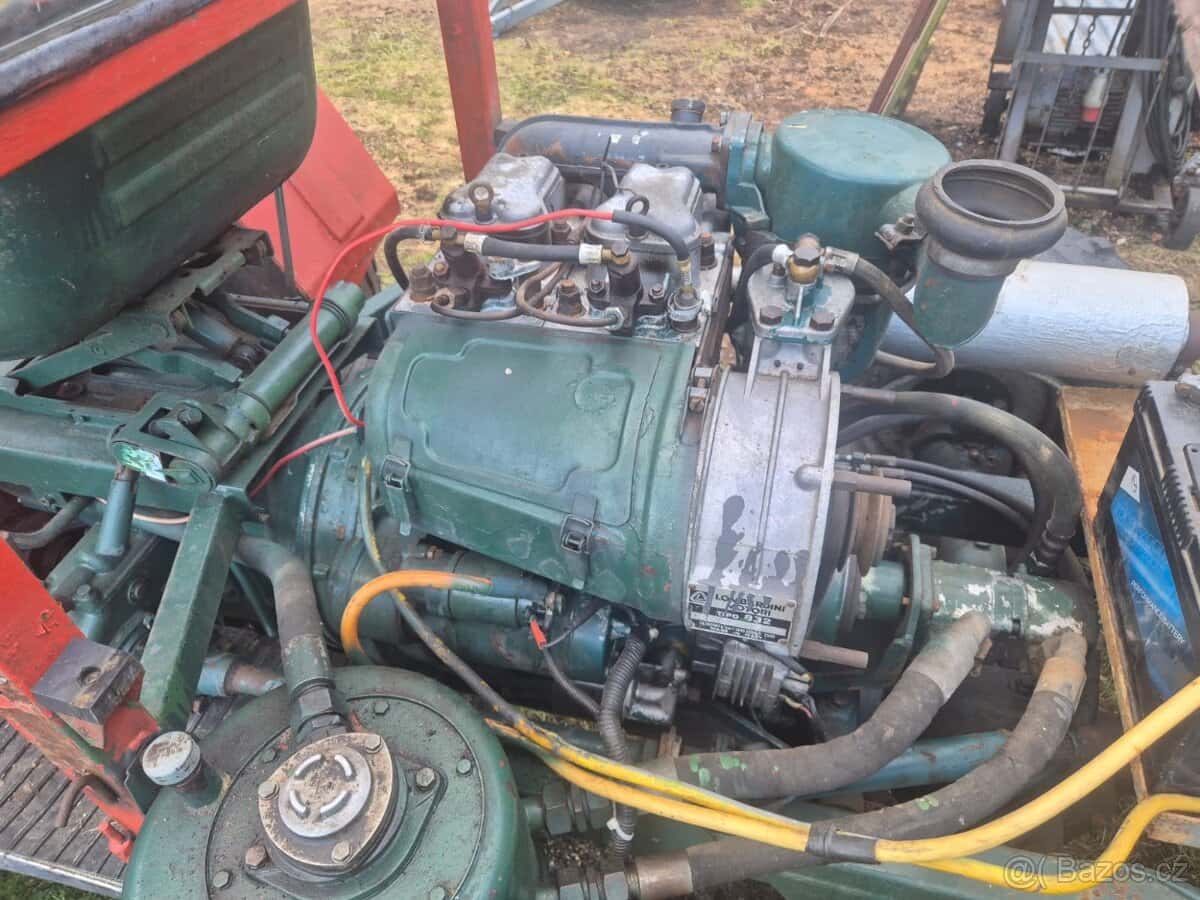 Prodám traktůrek 7