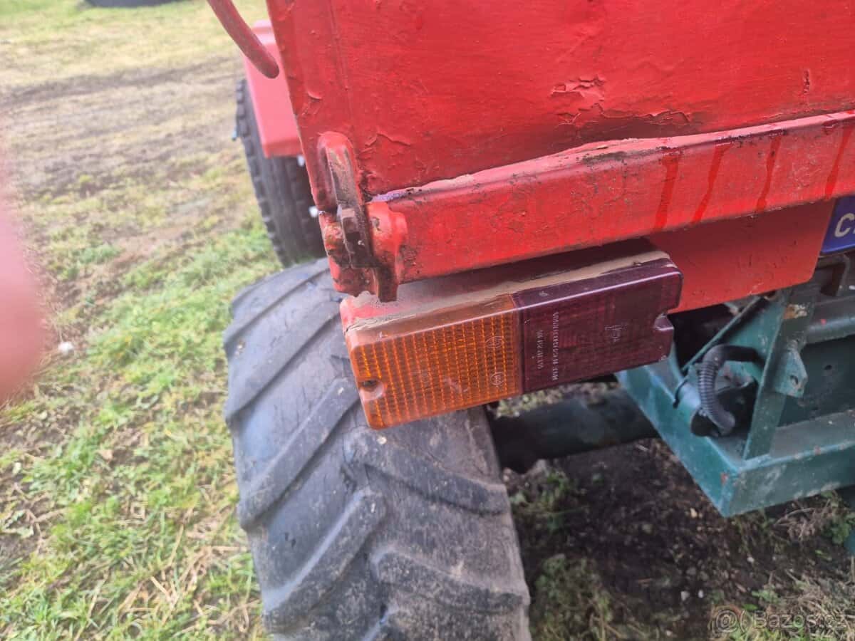 Prodám traktůrek 10