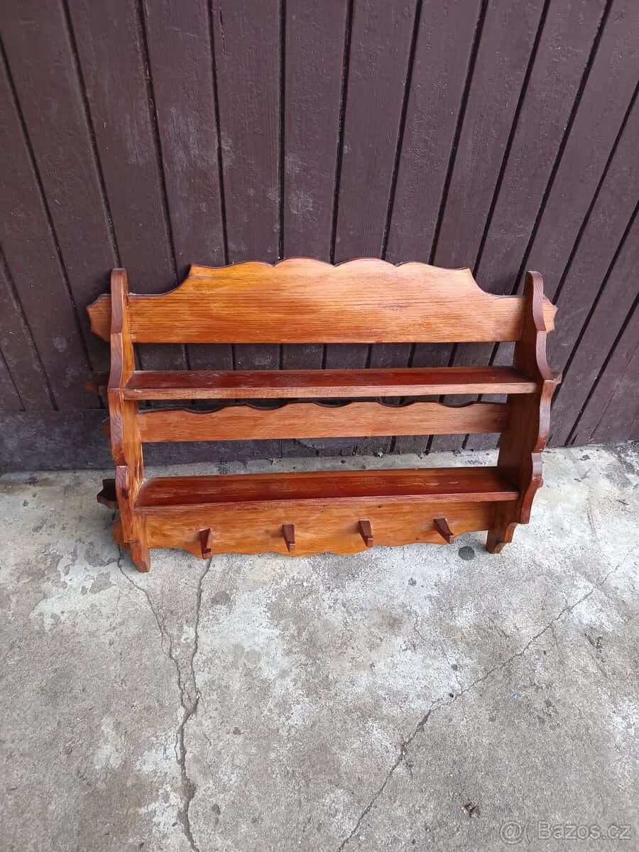 DŘEVĚNÁ POLIČKA 4