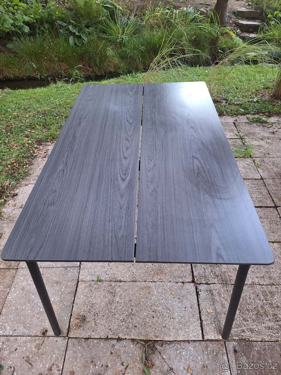 Venkovní stůl 2