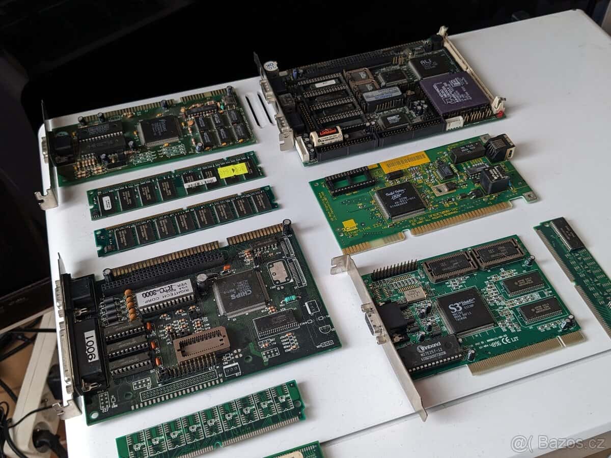 Výběr retro PC komponent 4