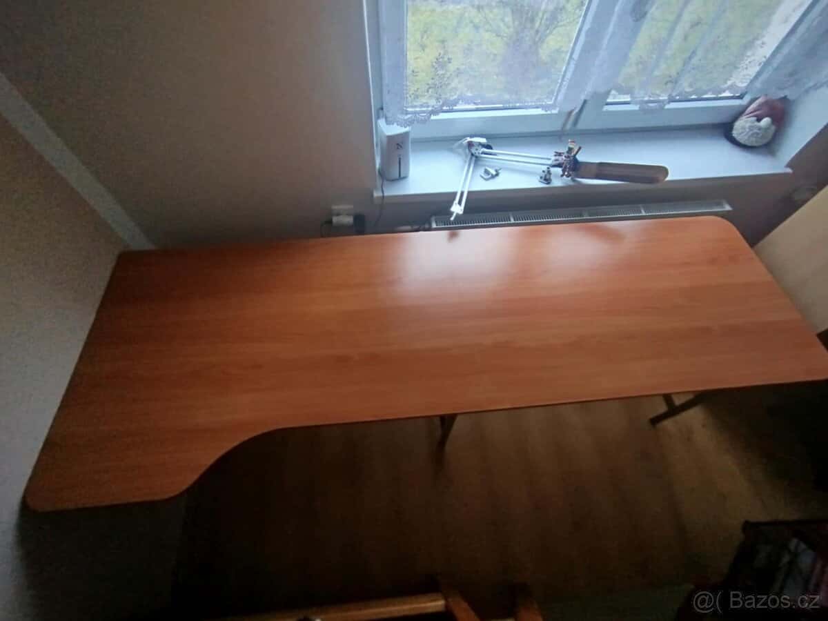 Psací stůl 2