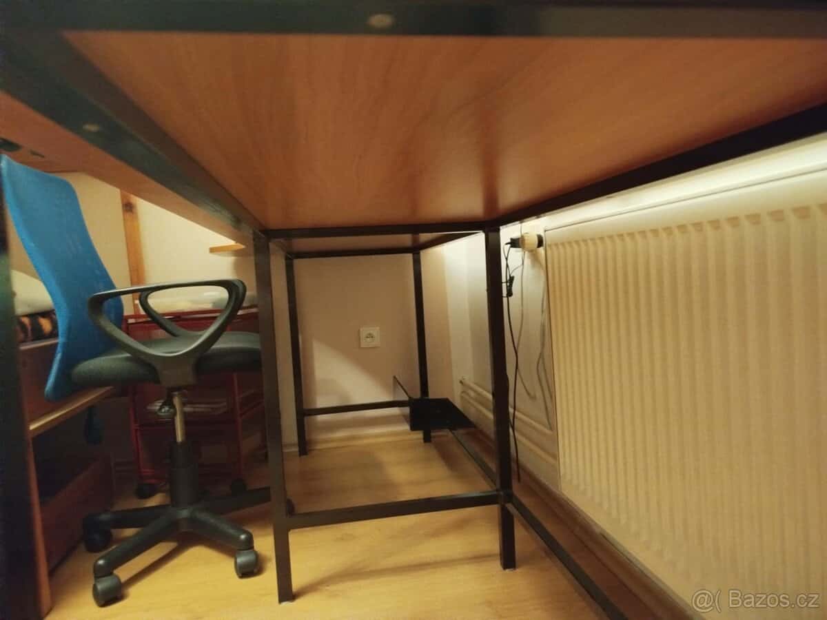 Psací stůl 3