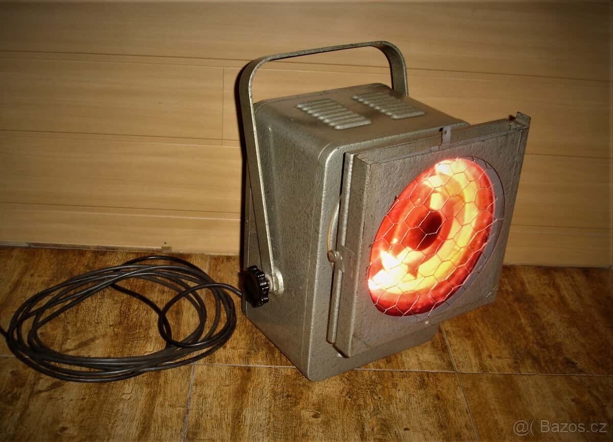 DIVADELNÍ REFLEKTOR... 1