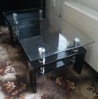 konferenční stolek 990x595