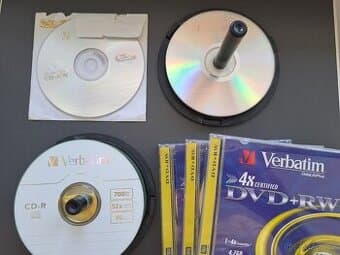 CD a DVD disky