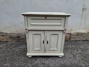 Starožitné lavabo skřínka po celkové renovaci
