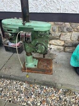 Prodám stojanovou vrtačku 20