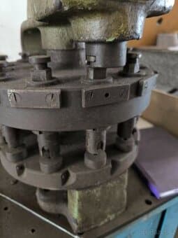 Ruční děrovačka,revolverová.